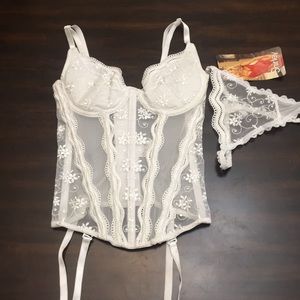 White lace corset w/matching white lace thong